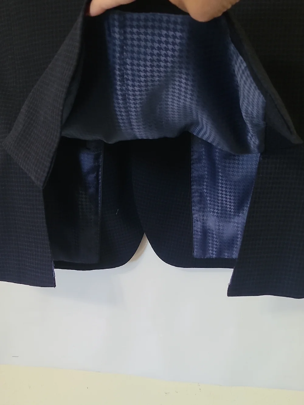 Bar III Men's Slim Fit Black &Navy Sport Coat Blazer Blue Pocket Square - 42L